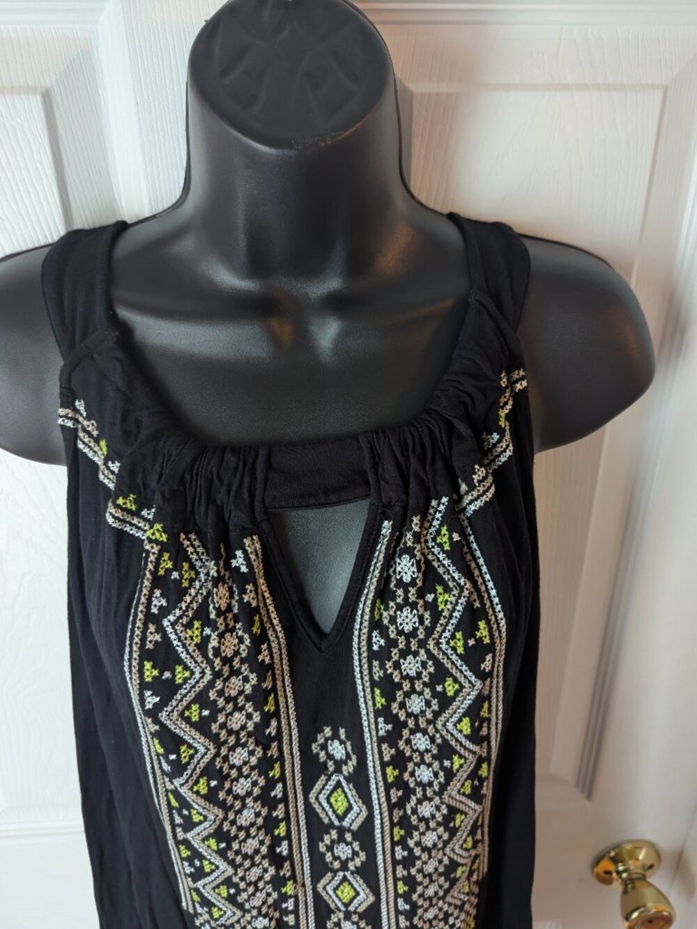 INC black sleeveless long top with embroidery - 3X - Picture 3 of 6